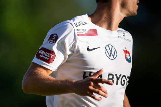 Unibet logo på Örgrytes Daniel Paulsons matchtröja