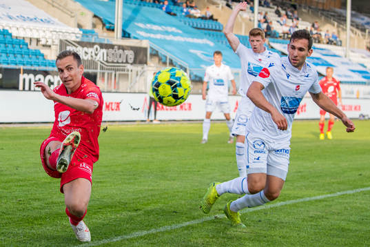 Amer Ordagic of Brann and Niklas Sandberg of Haugesund