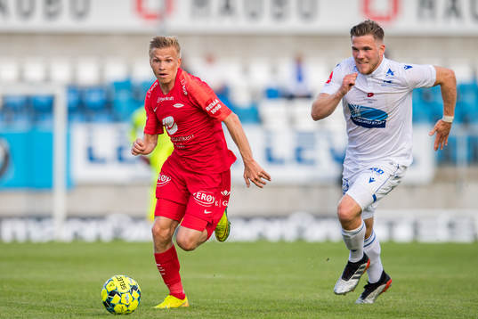 Taijo Teniste of Brann and Benjamin Källman of Haugesund