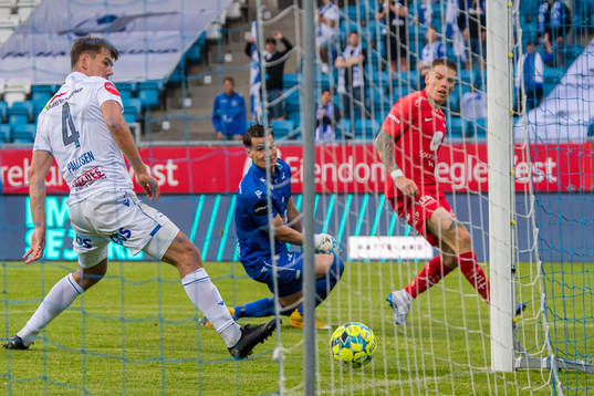 Robert Taylor of Brann scores the 0-1 goal past goalkeeper