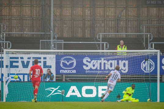 Niklas Sandberg of Haugesund scores the 1-1 goal past