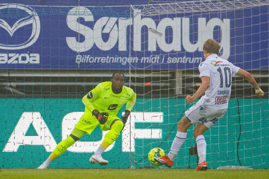 Niklas Sandberg of Haugesund scores the 1-1 goal past