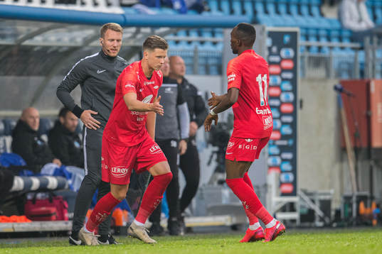Erlend Hustad chance with Daouda Bamba of Brann