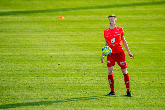 Ole Martin Kolskogen of Brann warms up