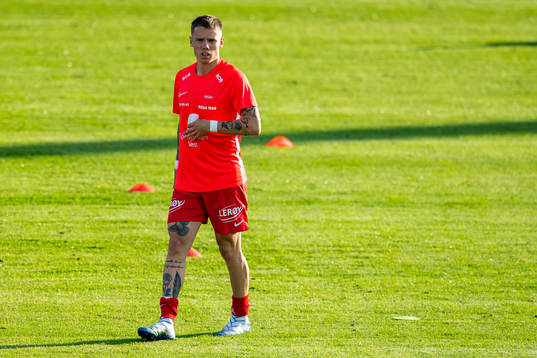 Robert Taylor of Brann warms up