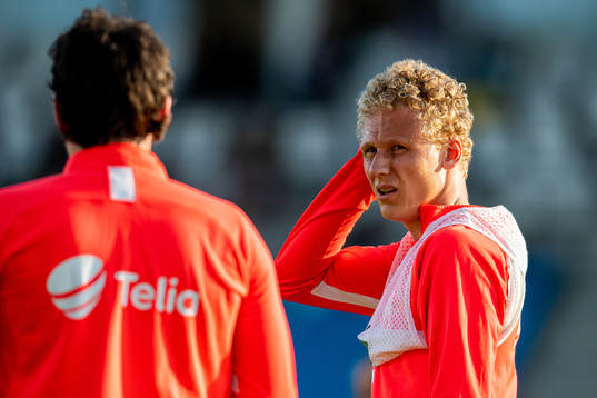 Kristoffer Barmen of Brann warms up