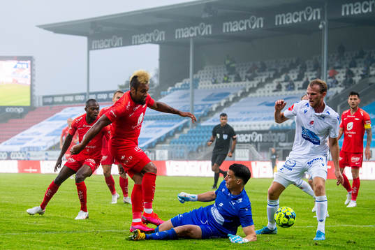 Bismar Acosta of Brann sees his attempt being saved by