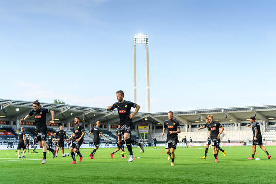 Häckens spelare värmer upp