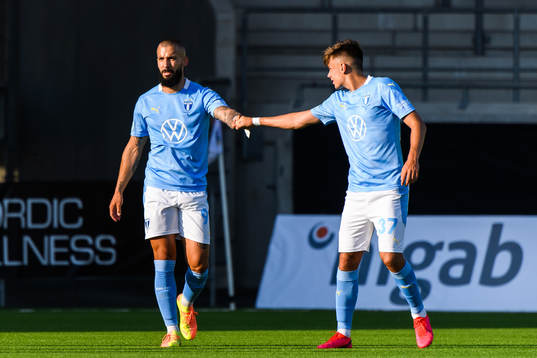 Malmö FFs Guillermo Molins jublar med Rasmus Bengtsson