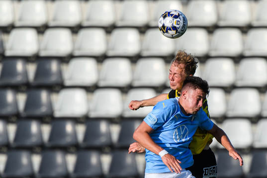Häckens Adam Andersson och Malmö FFs Tim Prica