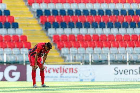 Östersunds Noah Sonko Sundberg deppar