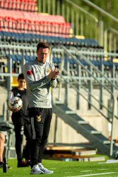 Östersunds tränare Ian Burchnall reagerar