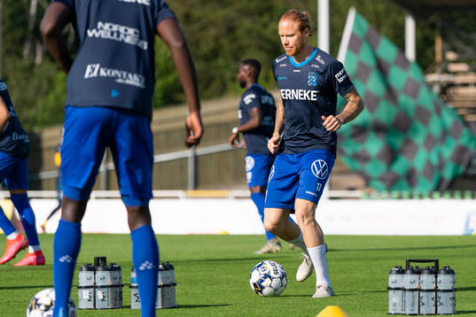 IFK Göteborgs Alexander Farnerud före fotbollsmatchen i