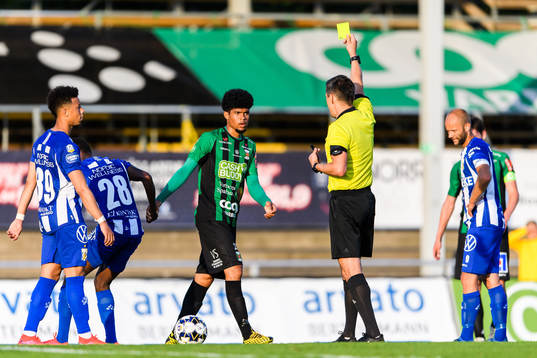 Varbergs Luke Le Roux tilldelas en varning