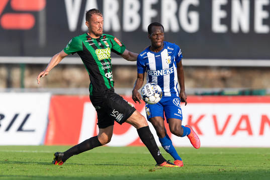 Varbergs Albert Ejupi och IFK Göteborgs Alhassan Yusuf