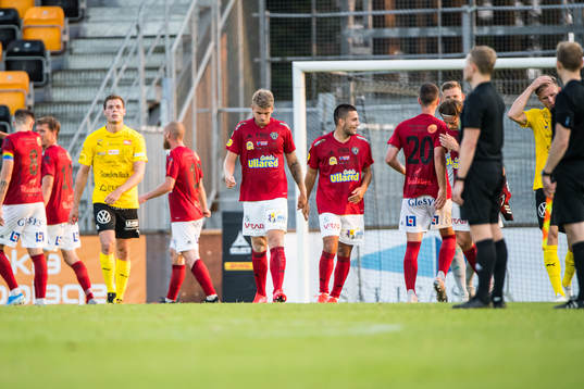 Mjällby deppar, Falkenberg jublar