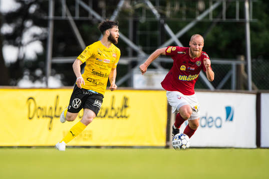 Mjällbys Jonathan Tamini  och Falkenbergs Christoffer