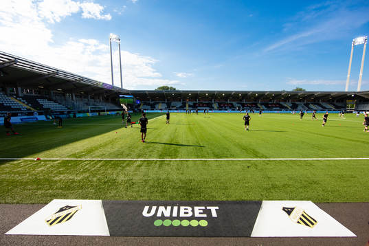 Bravida Arena interiört innan fotbollsmatchen i