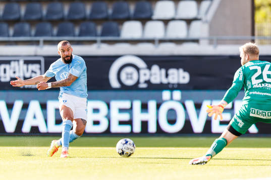 Malmö FFs Guillermo Molins gör 0-1 bakom Häckens