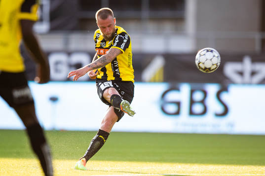 Häckens Alexander Faltsetas skjuter ett skott