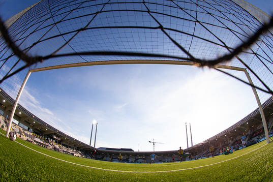 Malmö FFs Guillermo Molins skjuter in 0-1 bakom Häckens