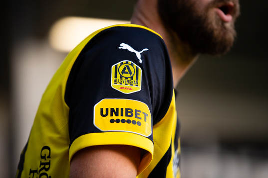 Allsvenkans och Unibets logo på Häckens matchtröja