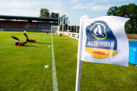 En hörnflagga med Allsvenskans logotyp
