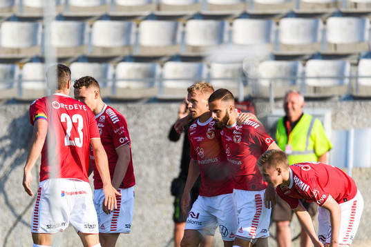 Kalmars Sebastian Ring jublar med lagkamrater
