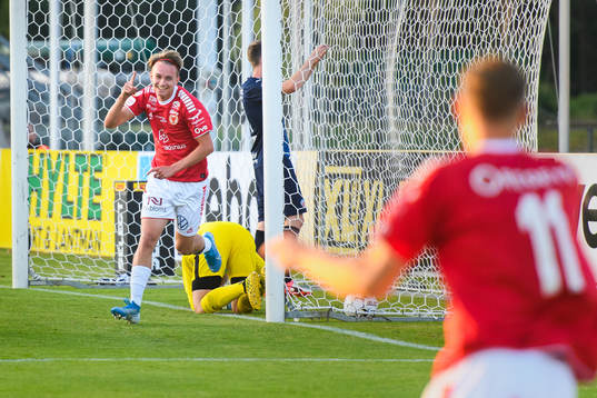 Kalmars Isak Magnusson jublar