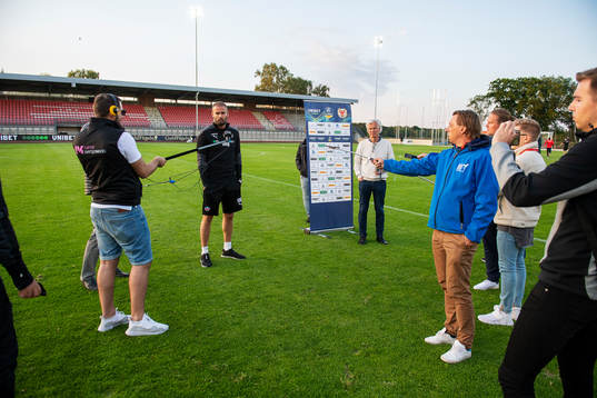 Presskonferens på innerplan med Helsingborgs tränare Olof