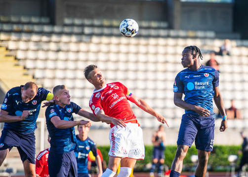 Kalmars Viktor Elm och Helsingborgs Noel Mbo