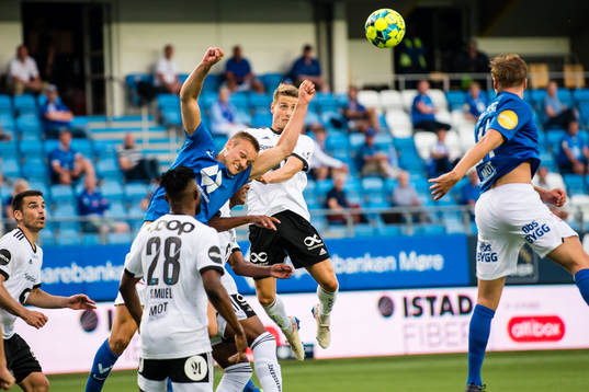 Stian Rode Gregersen of Molde and Kristoffer Zachariassen