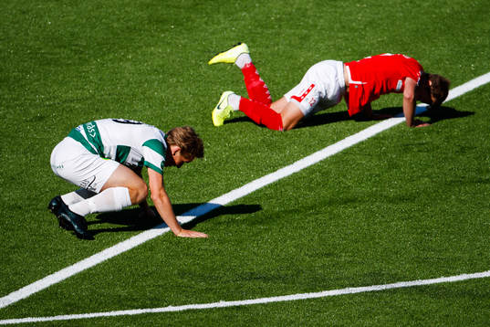 Västerås Douglas Karlberg och Degerfors Erik Lindell