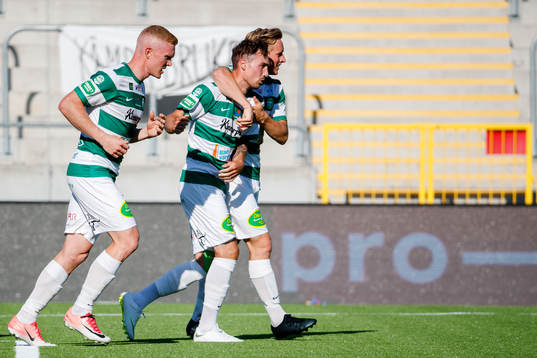 Västerås Filip Tronet jublar