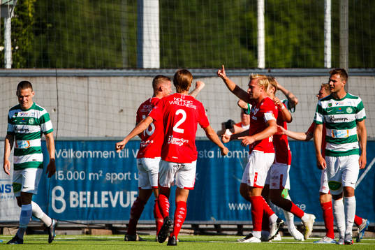 Degerfors spelare jublar