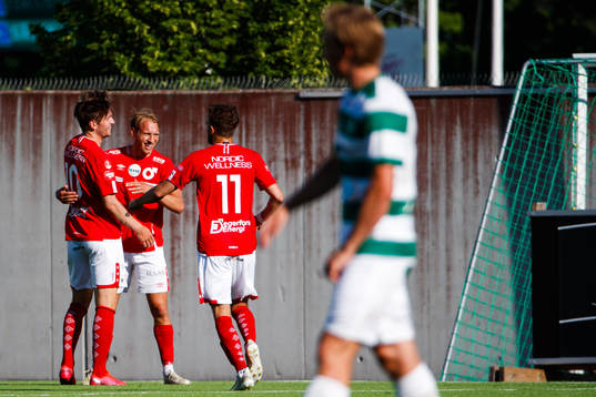 Degerfors spelare jublar