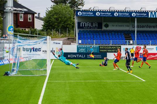 Liridon Kalludra of Kristiansund scores the 2-1 goal