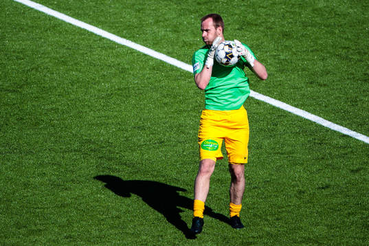 Västerås målvakt Daniel Svensson före fotbollsmatchen i