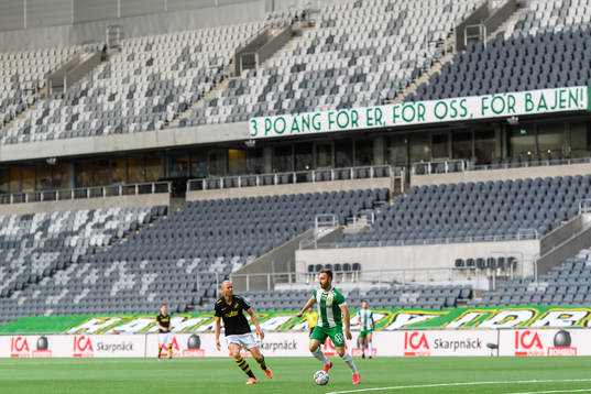 s Per Karlsson och Hammarbys Muamer Tankovic