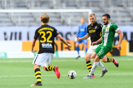 s Sebastian Larsson och Hammarbys Abdul Khalili