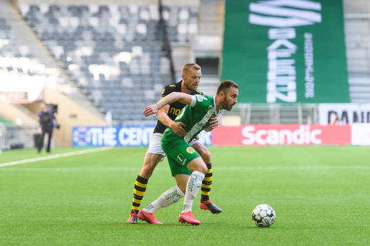 s Sebastian Larsson och Hammarbys Muamer Tankovic