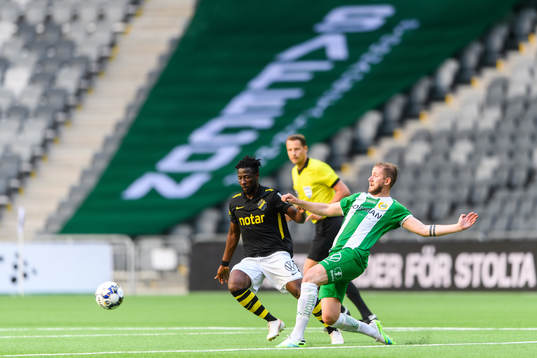 s Ebenezer Ofori och Hammarbys Darijan Bojanic