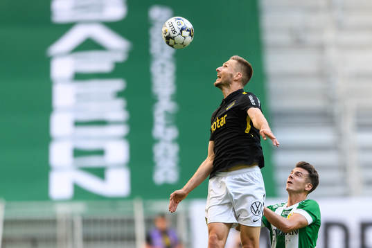 s Karol Mets och Hammarbys Alexander Kacaniklic