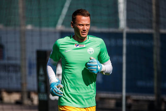 Västerås målvakt Anton Fagerström innan fotbollsmatchen