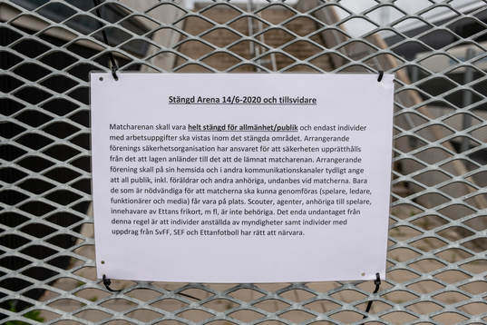 Skylt vid entrén till Klostergårdens IP som säger att