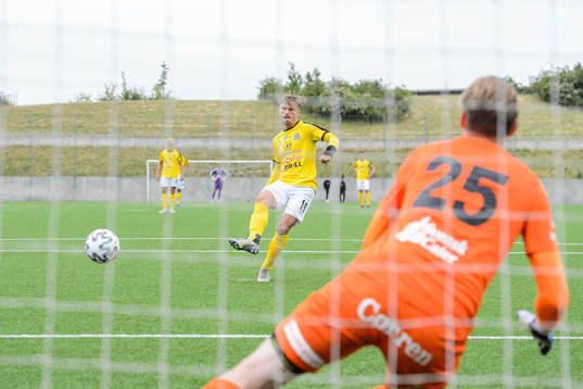 Lunds Jesper Rindmo gör 1-0 på straff