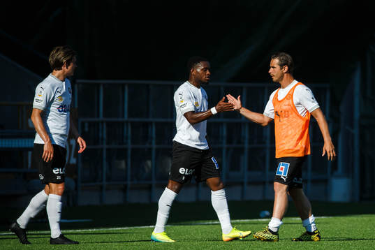 Örebros Nordin Gerzic och Kevin Wright