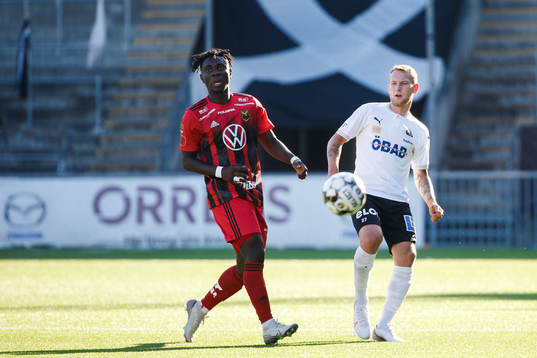 Östersunds Jordan Attah Kadiri  och Örebros Andreas
