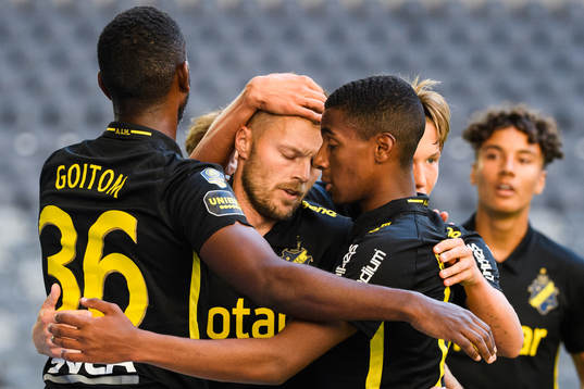 s Henok Goitom och Paulos Abraham jublar med Sebastian
