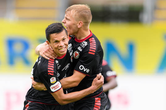 Kalmars Romario Pereira Sipiao jublar med Sebastian Ring